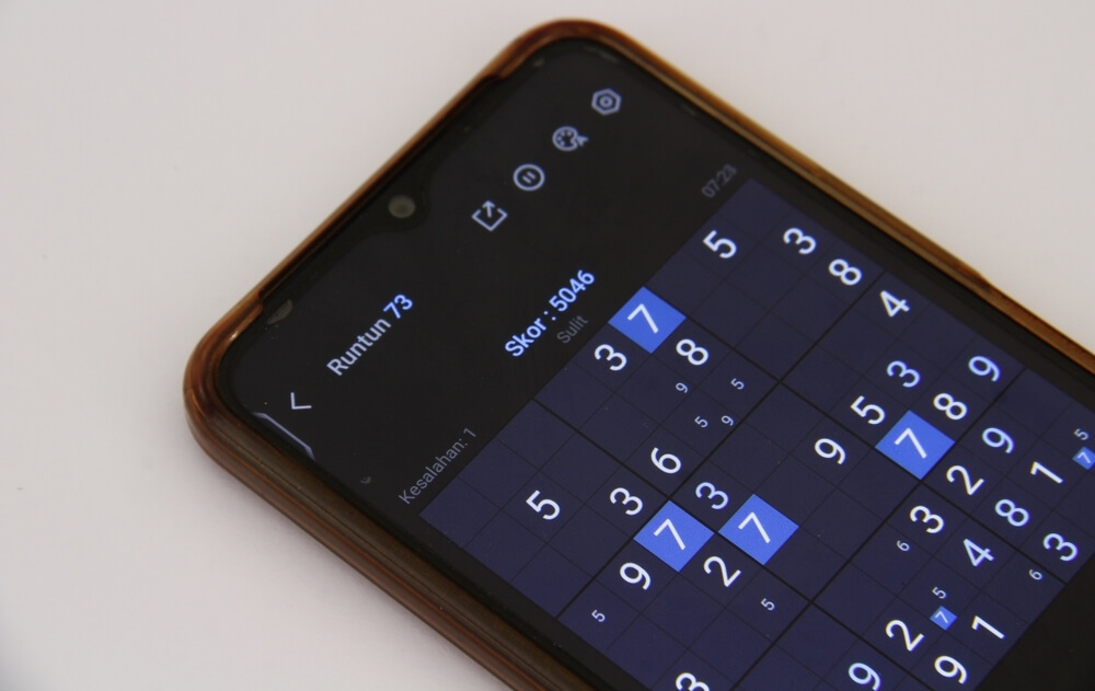 Sudoku game on mobile phone